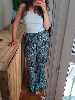 Pantalón fino estampado
