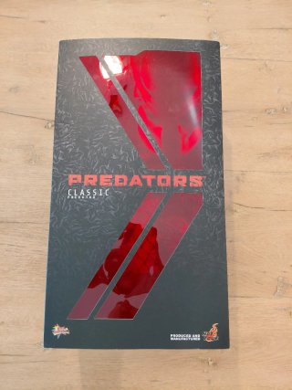 Hot Toys Predator MMS162 1/6 scale predators