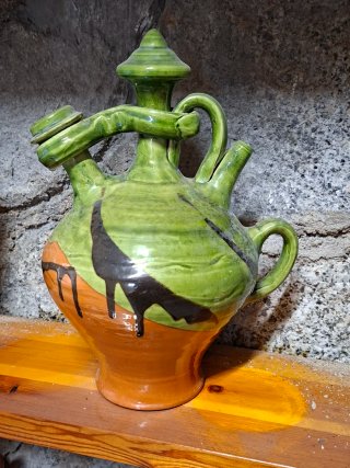 Botijo decorativo verde y terracota