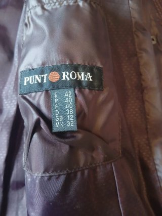 Plumífero acolchado con capucha. Marca Punto Roma