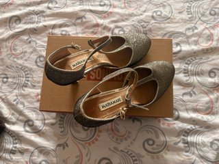 Zapatos de tacón Mariamare plateados