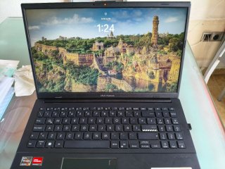 Portátil ASUS Vivobook Go