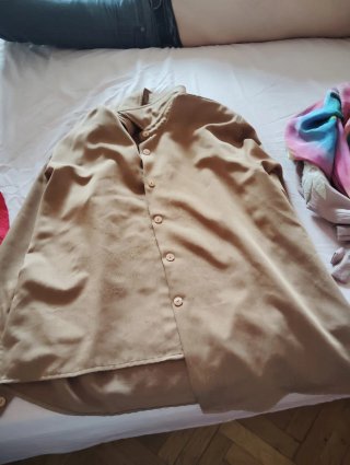 Camisa beige de manga larga