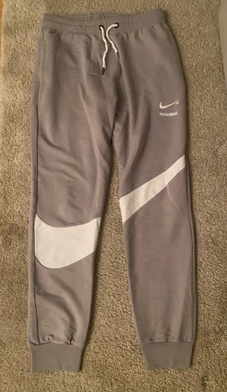 Conjunto deportivo gris talla S