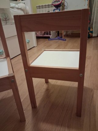 Mesa y 2 sillas infantiles