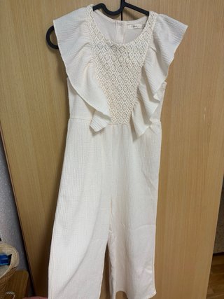 Mono de niña beige, talla 9-10 en perfecto estado