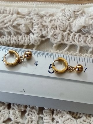 Pendientes Huggies Dorados con Bolita