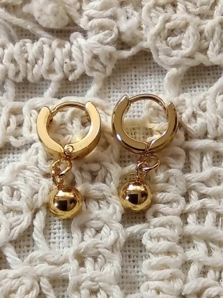 Pendientes Huggies Dorados con Bolita