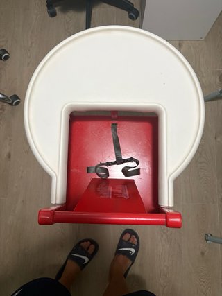 Trona IKEA roja