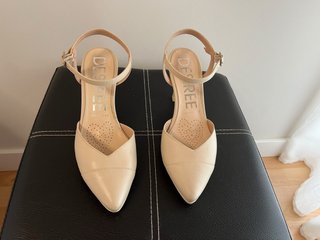 Zapatos tacón beige