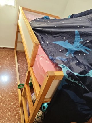 Cama Alta Ikea con Cortina