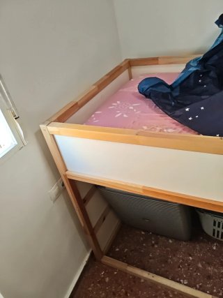 Cama Alta Ikea con Cortina