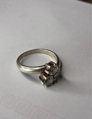 Anillo con dos diamantes