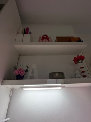 Estanterías de madera blancas con led