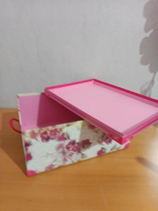 Cajita decorada floral con tapa rosa