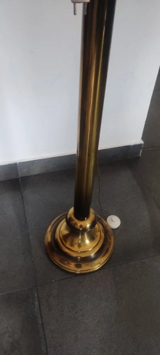 Lámpara de pie antigua metal dorada