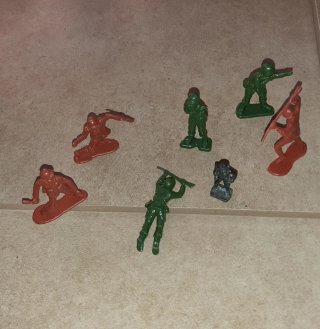 Set di 7 soldatini in plastica