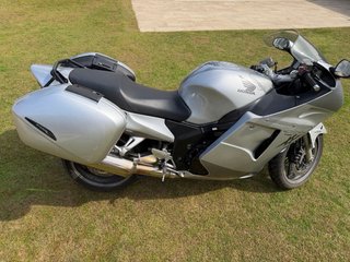 Honda CBR 1100XX Super Blackbird Plata