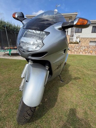 Honda CBR 1100XX Super Blackbird Plata