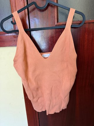 Top naranja de canalé