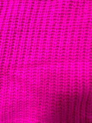 Suéter Rosa Fucsia Hombros Descubiertos