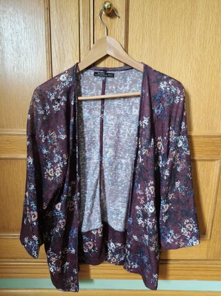 Kimono floral Bershka talla M