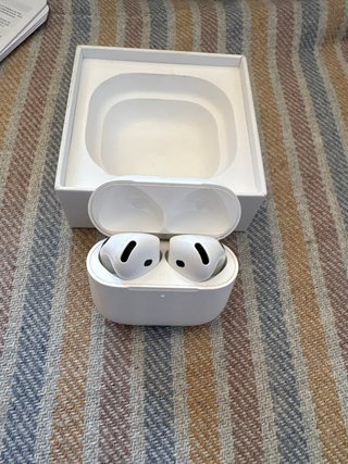 Apple AirPods 4 con Cancelación de Ruido