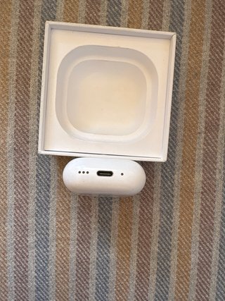 Apple AirPods 4 con Cancelación de Ruido