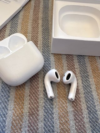 Apple AirPods 4 con Cancelación de Ruido