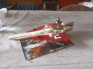 LEGO Star Wars Caza Estelar Jedi 7143