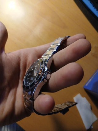 Elegante Reloj de Hombre Negro y Plateado