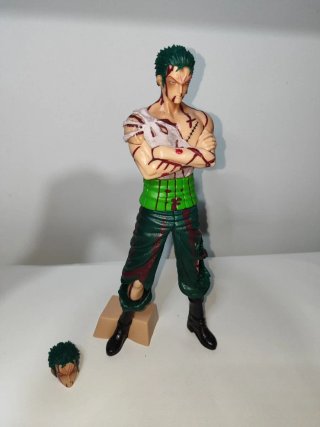 Figura Zoro One Piece Sangriento
