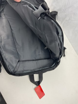 Mochila de Viaje Negra con Apertura Tipo Maleta –