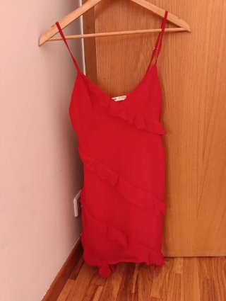 Vestido corto rojo con volantes Pull&Bear