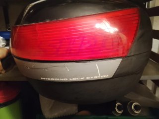 Cajón de moto SHAD para dos cascos