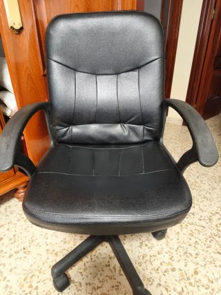 Silla de oficina negra