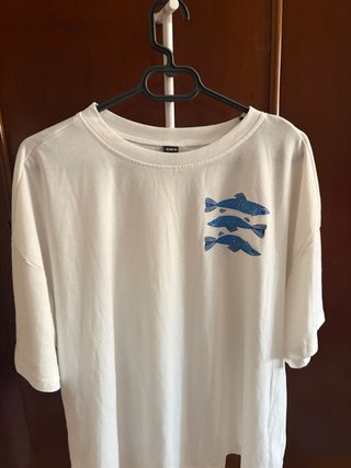 Camiseta Oversize Blanca con Estampado de Peces