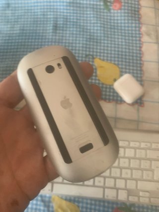 Pack Apple: Teclado y AirPods y raton.