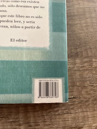 El niño con el pijama de rayas