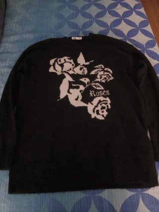 Jersey Zara Negro con Estampado de Rosas