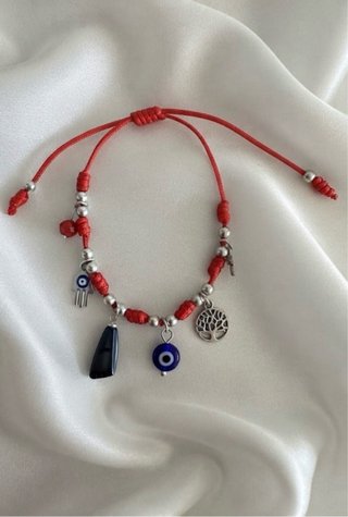 Pulsera Protectora con Amuletos