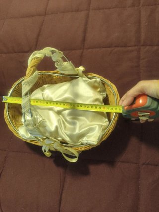 Cesta de mimbre decorada