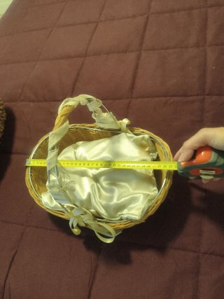 Cesta de mimbre decorada