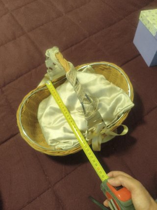Cesta de mimbre decorada