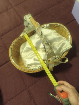 Cesta de mimbre decorada