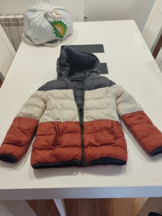 Chaqueta Acolchada Infantil Tricolor reversible.