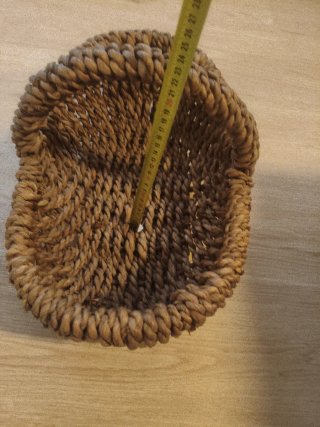 Cesta de mimbre artesanal