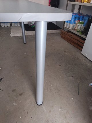 Tavolo ausiliario grigio per ufficio