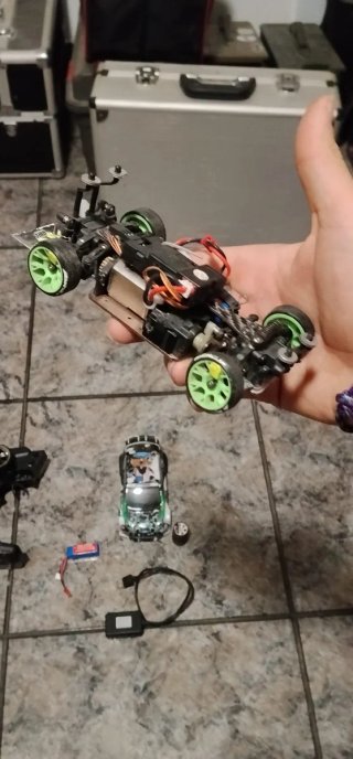 Coche RC Wltoys preparado para drift
