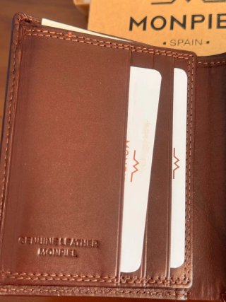 Cartera NUEVA de piel MONPIEL